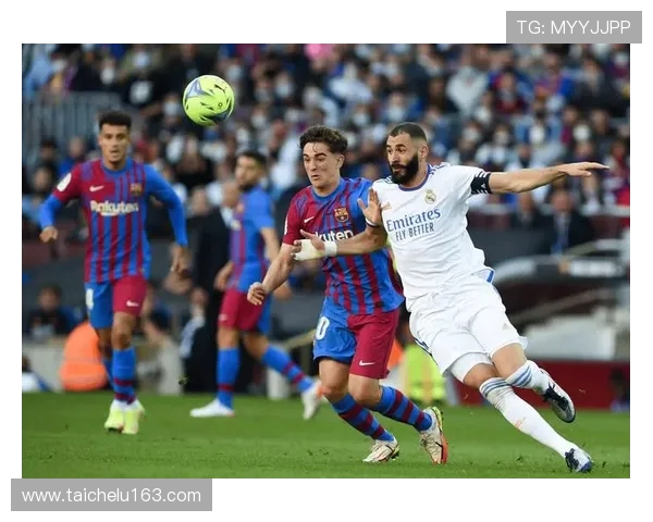 主帅抗议！前巴萨门将被撞鼻子流血：皇马第2球明显犯规