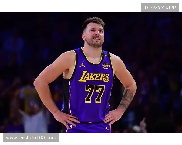 原创44+11！里夫斯打疯了！东契奇缺席湖人险胜猛龙，这2.4亿必须给